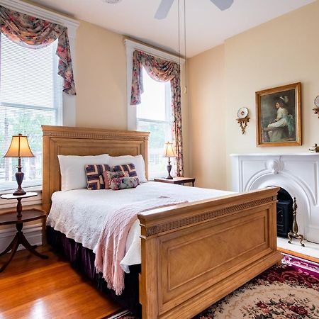Dupont Mansion Bed & Breakfast ลุยส์วิลล์ ภายนอก รูปภาพ