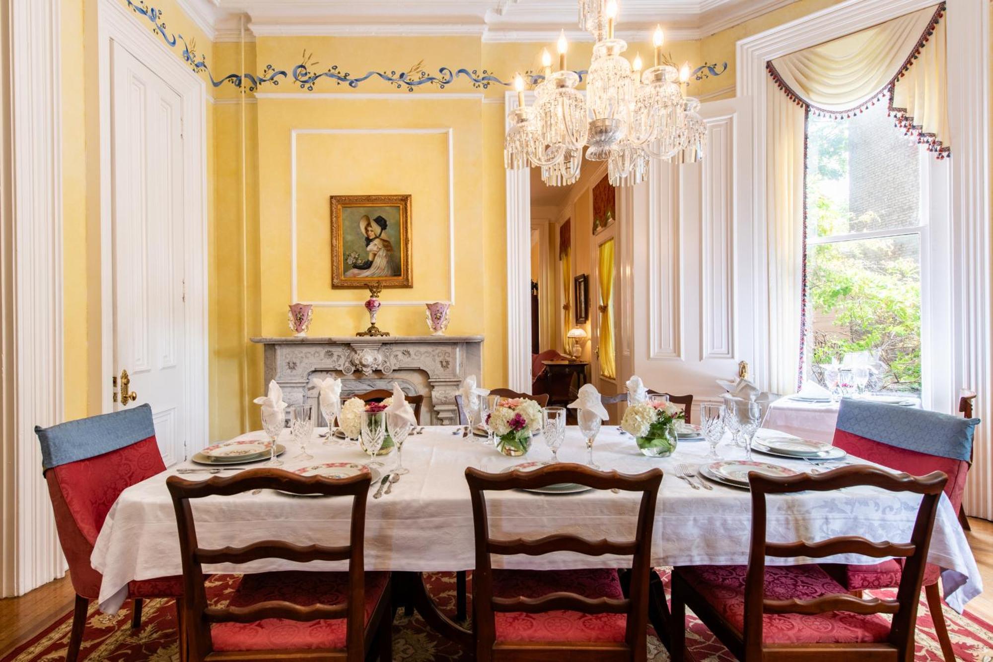 Dupont Mansion Bed & Breakfast ลุยส์วิลล์ ภายนอก รูปภาพ