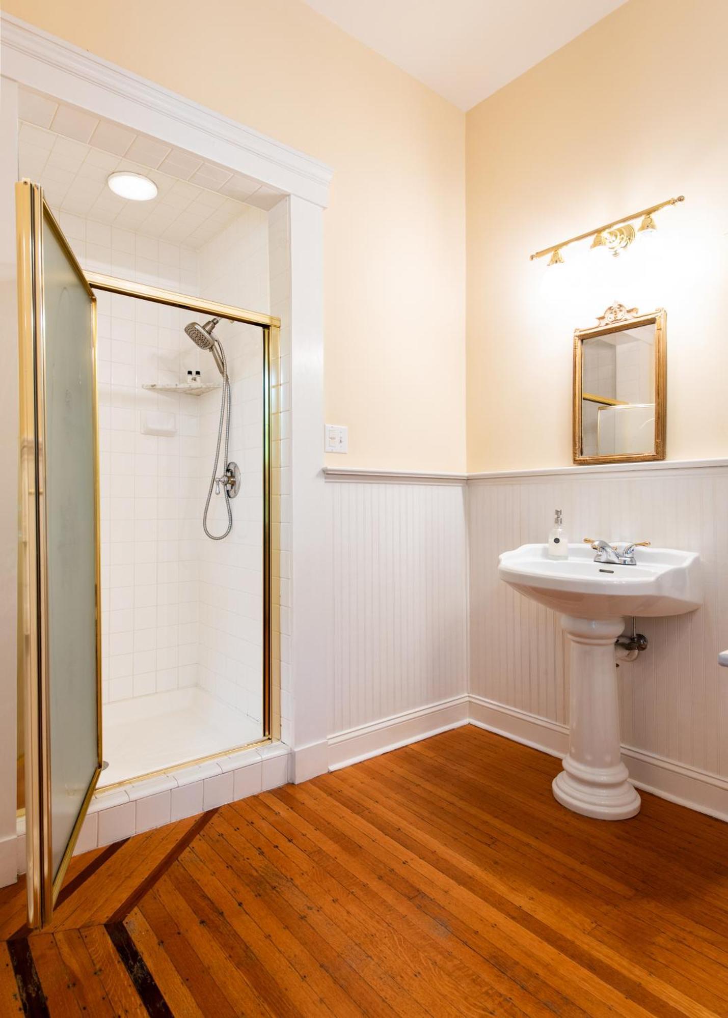 Dupont Mansion Bed & Breakfast ลุยส์วิลล์ ภายนอก รูปภาพ