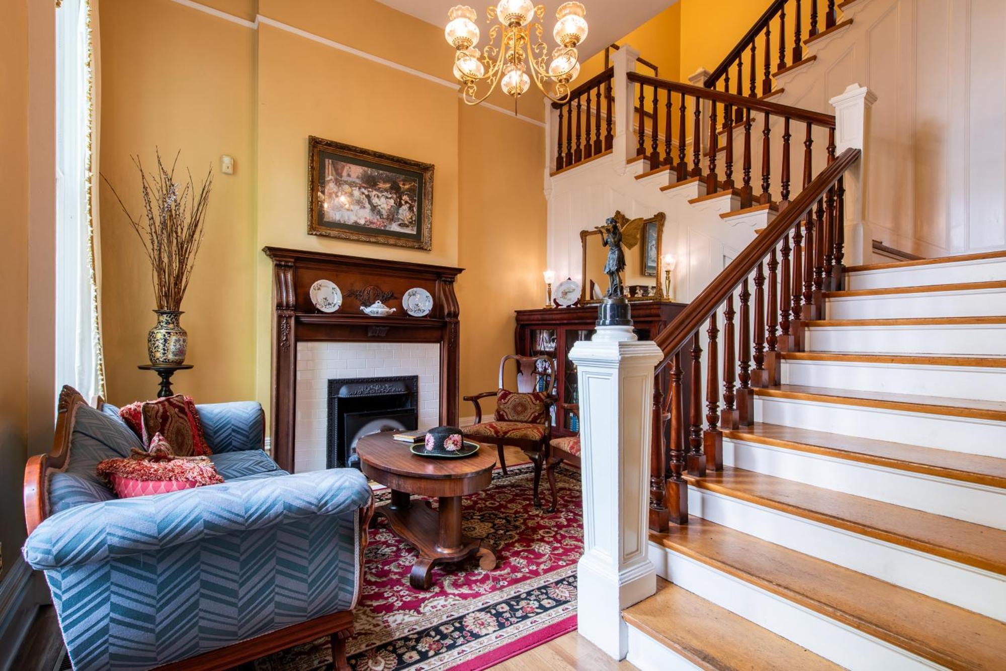 Dupont Mansion Bed & Breakfast ลุยส์วิลล์ ภายนอก รูปภาพ