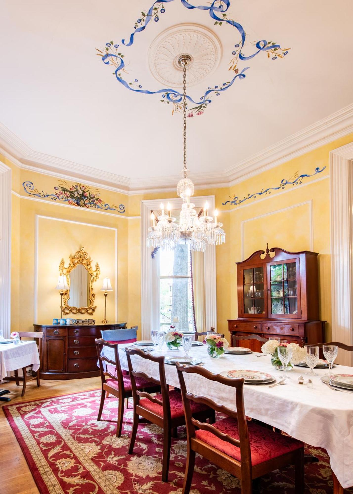 Dupont Mansion Bed & Breakfast ลุยส์วิลล์ ภายนอก รูปภาพ