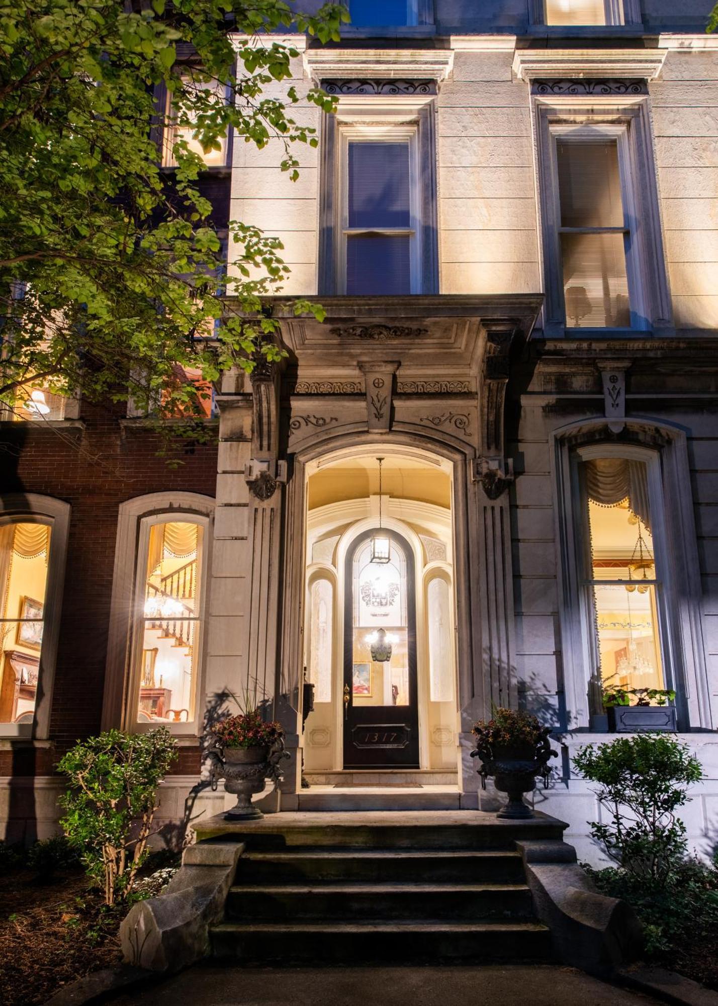 Dupont Mansion Bed & Breakfast ลุยส์วิลล์ ภายนอก รูปภาพ